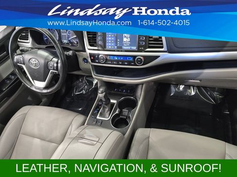 Used 2019 Toyota Highlander XLE AWD/4WD image 11