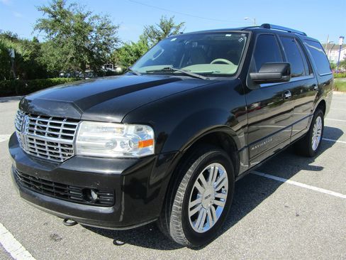 Used 2010 Lincoln Navigator 2WD image 1