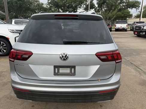 Used 2019 Volkswagen Tiguan S image 2