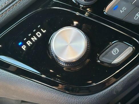 New 2026 Chrysler Pacifica Pinnacle FWD image 28