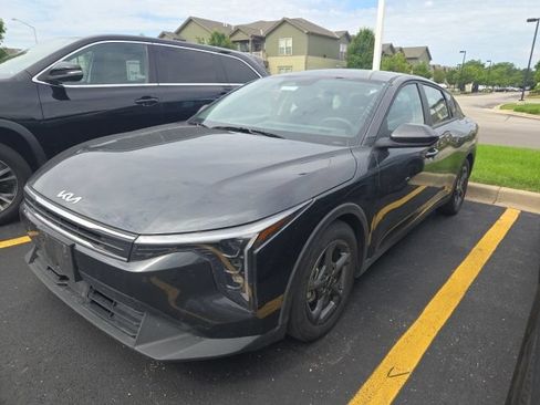 Used 2025 Kia K4 FWD image 3