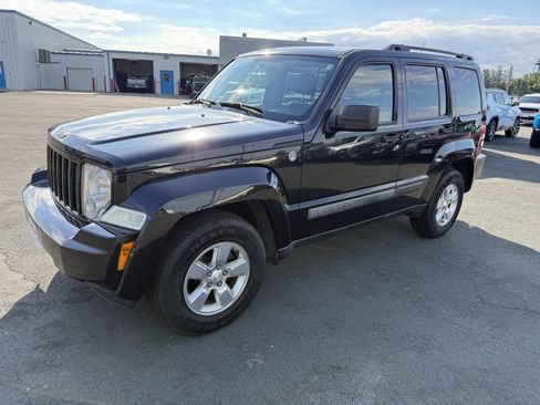 Used 2012 Jeep Liberty Sport w/ Popular Equipment Group AWD/4WD image 3