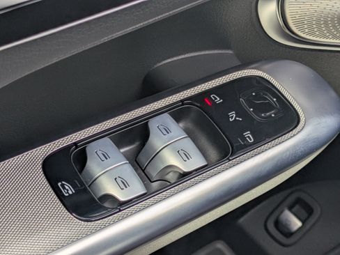 Used 2024 Mercedes-Benz GLC 300 4MATIC image 23