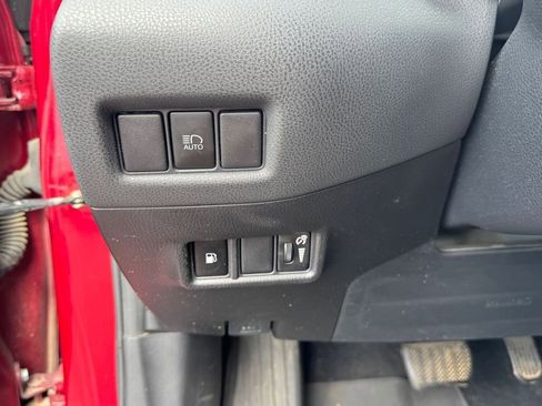 Used 2019 Toyota C-HR LE FWD image 17