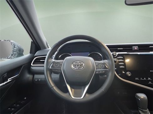 Used 2018 Toyota Camry XSE image 12