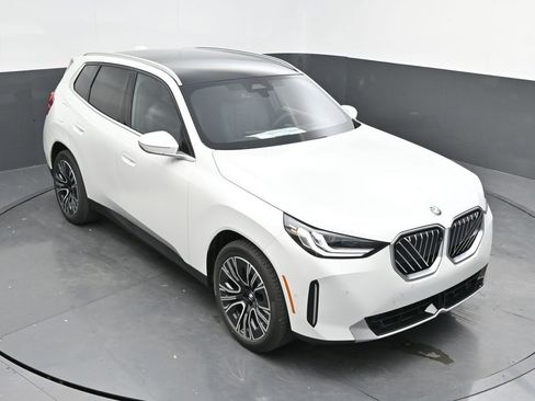 Used 2025 BMW X3 xDrive30i w/ Premium Package image 39