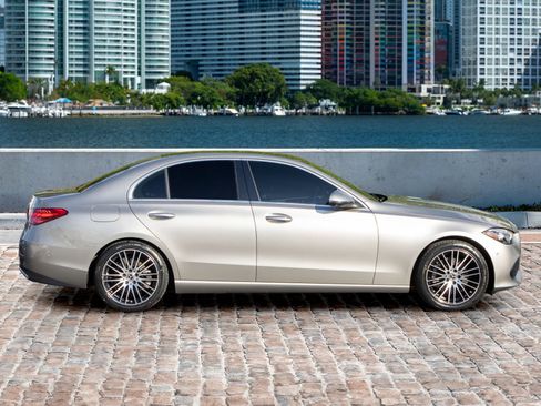 Used 2022 Mercedes-Benz C 300 Sedan w/ Exclusive Trim Package image 4