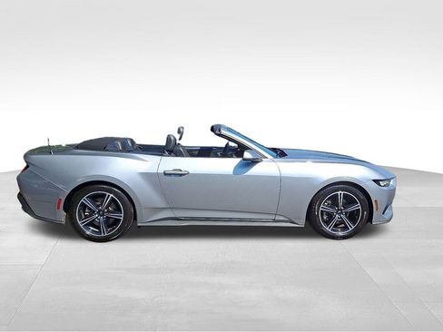 Used 2024 Ford Mustang Convertible image 8