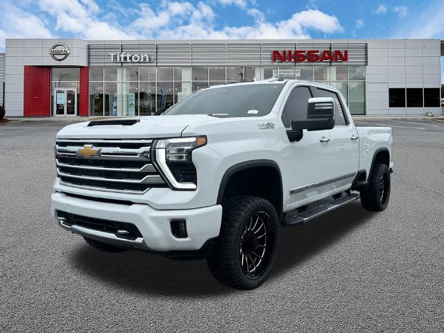 Used 2024 Chevrolet Silverado 2500 High Country w/ High Country Premium Package AWD/4WD image 3