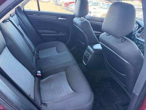 Used 2018 Chrysler 300 Touring w/ Chrome Appearance Package RWD image 13