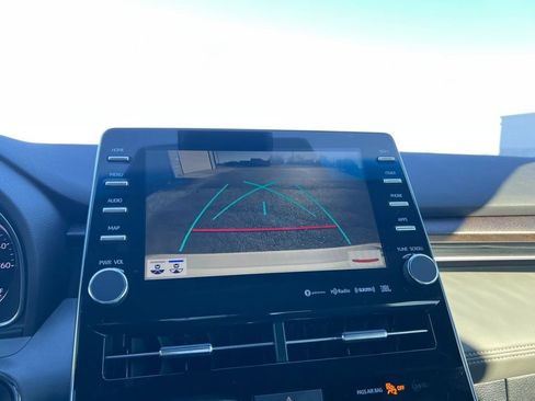 Used 2021 Toyota Avalon Limited image 25