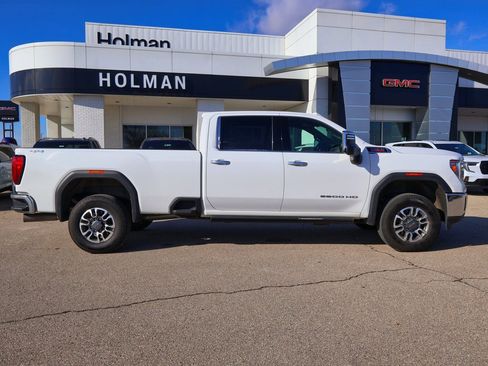 Used 2022 GMC Sierra 3500 SLT image 2