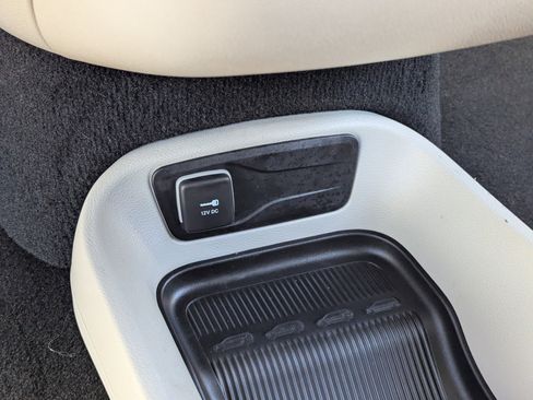 Used 2024 Chrysler Pacifica Touring-L image 31