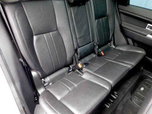 Used 2018 Land Rover Discovery Sport HSE image 17