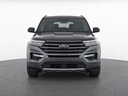 Used 2020 Ford Explorer XLT w/ Equipment Group 202A AWD/4WD image 2