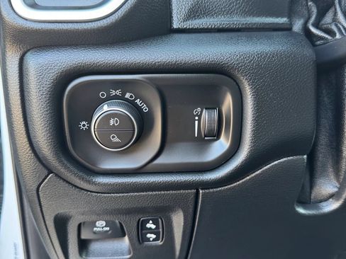 Used 2020 RAM 1500 Big Horn AWD/4WD image 16