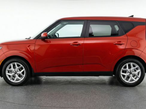Used 2025 Kia Soul LX w/ LX Technology Package FWD image 5