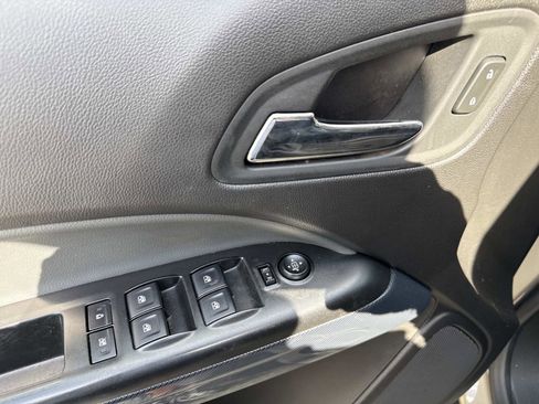 Used 2021 Chevrolet Colorado Z71 w/ Safety Package RWD image 18