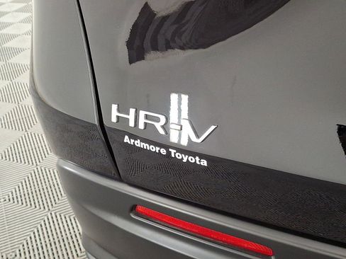 Used 2023 Honda HR-V LX image 15