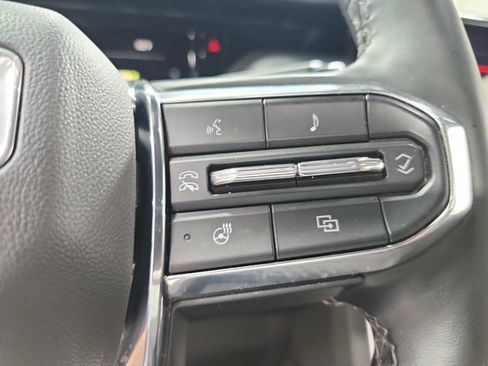 Used 2025 GMC Yukon XL Denali AWD/4WD image 26