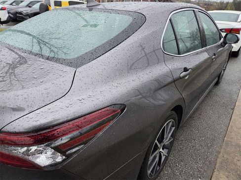 Used 2022 Toyota Camry XLE w/ Navigation Upgrade Package image 8