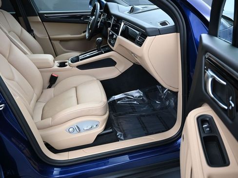 Certified 2024 Porsche Macan image 29