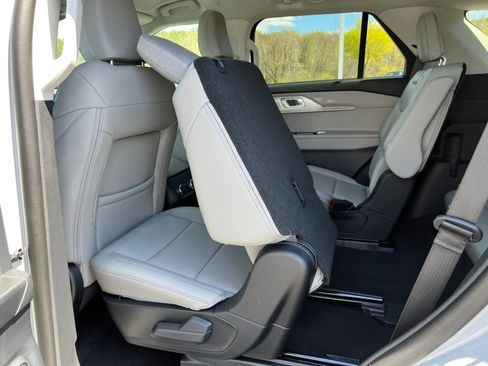 Used 2026 Ford Explorer Active w/ Active Comfort Package AWD/4WD image 5