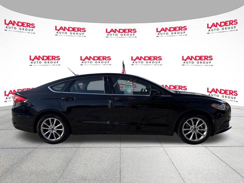 Certified 2017 Ford Fusion SE w/ Fusion SE Technology Package FWD image 2