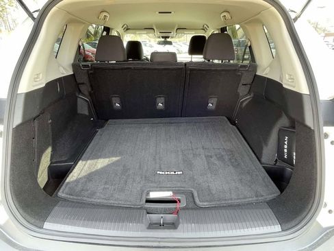 Used 2023 Nissan Rogue S image 9