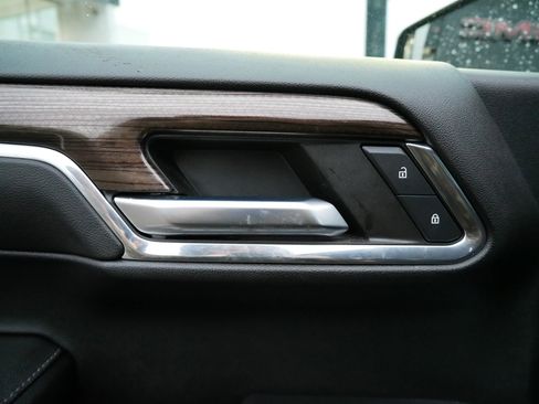 Used 2024 Chevrolet Silverado 1500 LT image 14