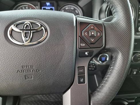 Used 2022 Toyota Tacoma TRD Off-Road w/ Technology Package AWD/4WD image 15