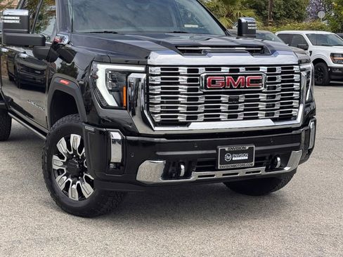 Used 2025 GMC Sierra 3500 Denali w/ Denali Reserve Package AWD/4WD image 3