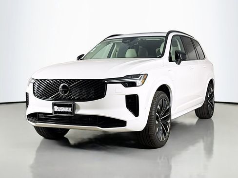 New 2026 Volvo XC90 T8 Ultra w/ Protection Package AWD/4WD image 3