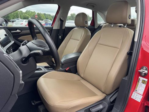 Used 2019 Volkswagen Jetta SEL w/ Cold Weather Package FWD image 8