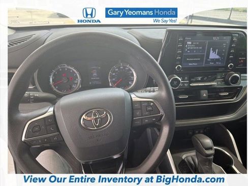 Used 2020 Toyota Highlander L FWD image 4