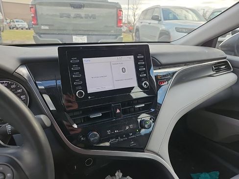 Used 2024 Toyota Camry SE image 19