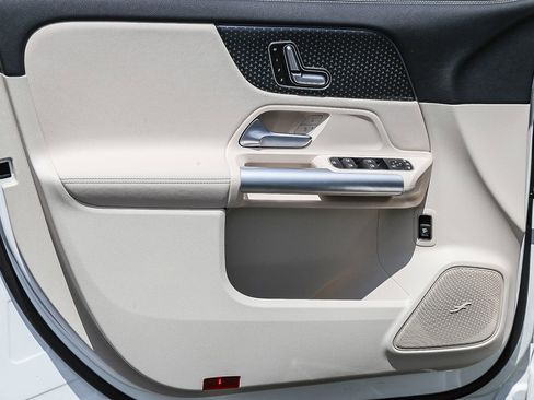 Certified 2025 Mercedes-Benz GLA 250 image 18