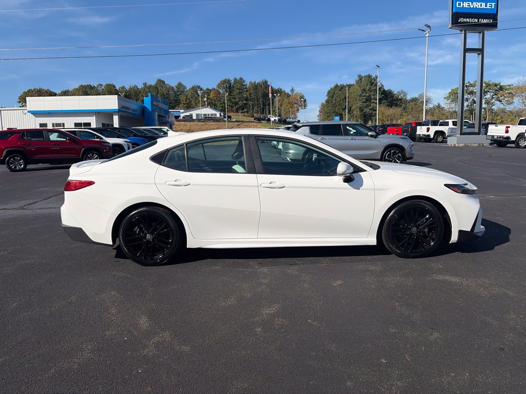 Used 2025 Toyota Camry SE FWD image 11