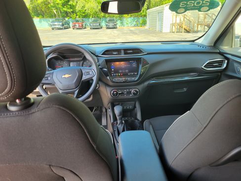 Certified 2023 Chevrolet TrailBlazer LT w/ Convenience Package FWD image 11