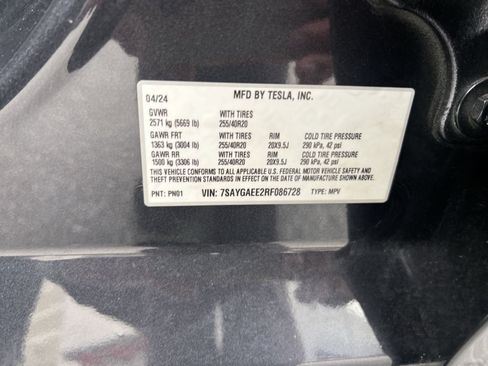 Used 2024 Tesla Model Y Long Range AWD/4WD image 29