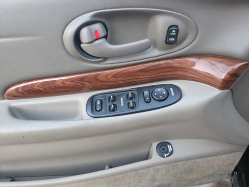 Used 2000 Buick Le Sabre Custom w/ Premium Opt Pkg FWD image 9