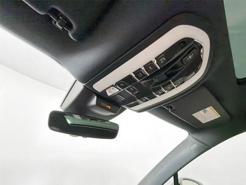 Certified 2026 Porsche Macan AWD/4WD image 25