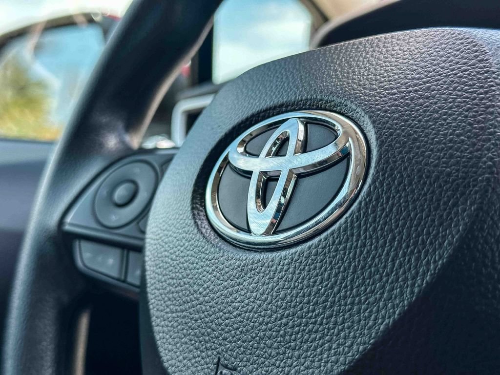 Used 2025 Toyota Corolla LE FWD image 27