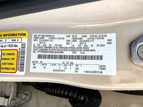 Used 2025 Ford Ranger Lariat w/ Black Appearance Package image 18