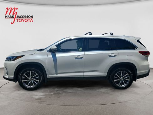 Used 2019 Toyota Highlander SE AWD/4WD image 9
