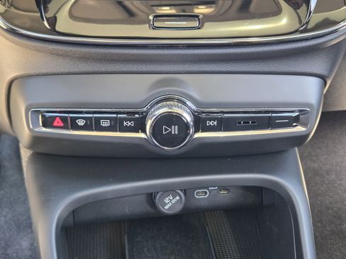 Used 2024 Volvo XC40 B5 Ultimate w/ Protection Package Premier image 27