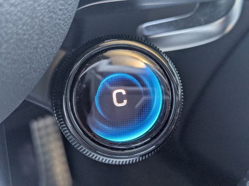 Used 2025 Mercedes-Benz GLC 43 AMG AMG GLC 43 image 32