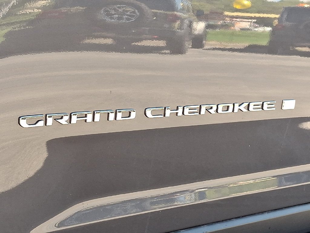 Certified 2023 Jeep Grand Cherokee Limited AWD/4WD image 30