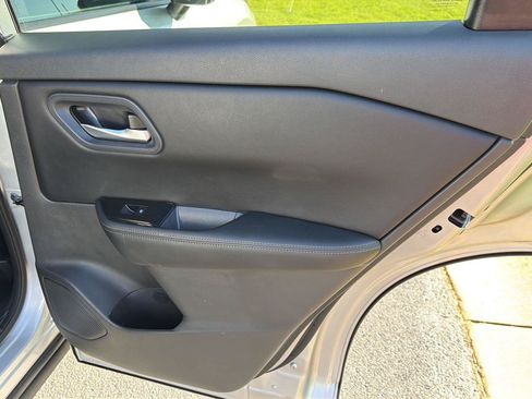 Used 2024 Nissan Rogue SV FWD image 15
