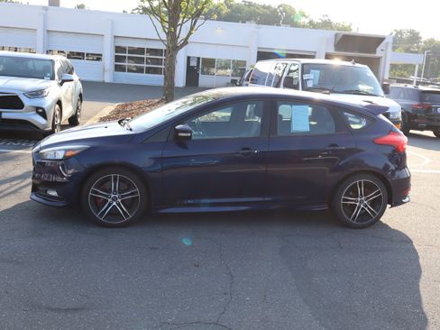 Used 2017 Ford Focus ST FWD image 7
